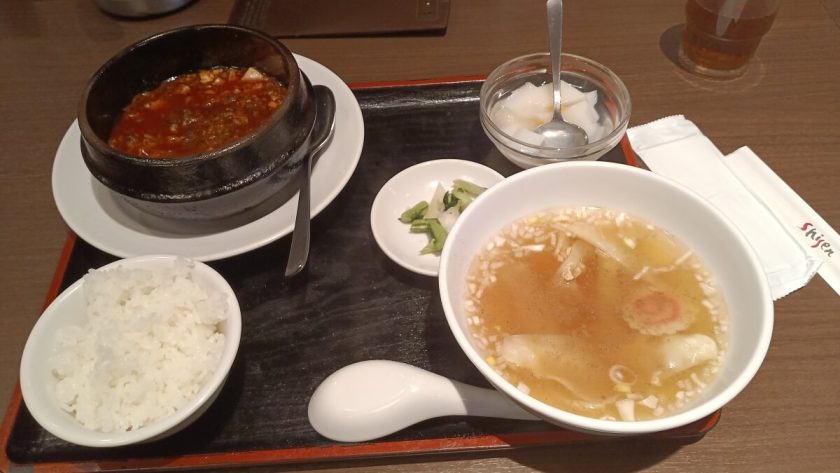 松本市南松本、四川乃華の麻婆豆腐定食