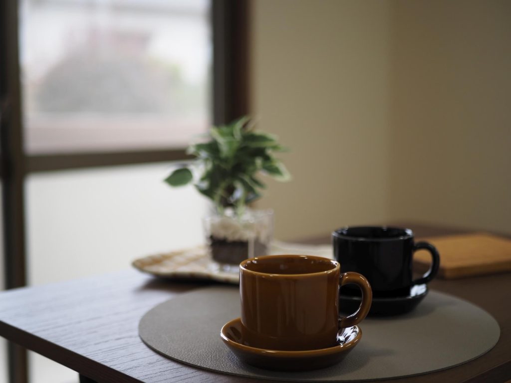 リビングのコーヒーカップのイメージです