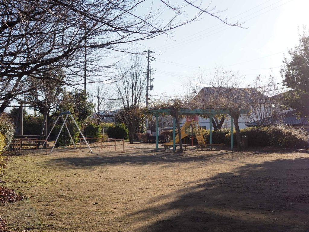 松本市内田中古一戸建てから徒歩2分には、アスレチックのある「六道公園」があります。