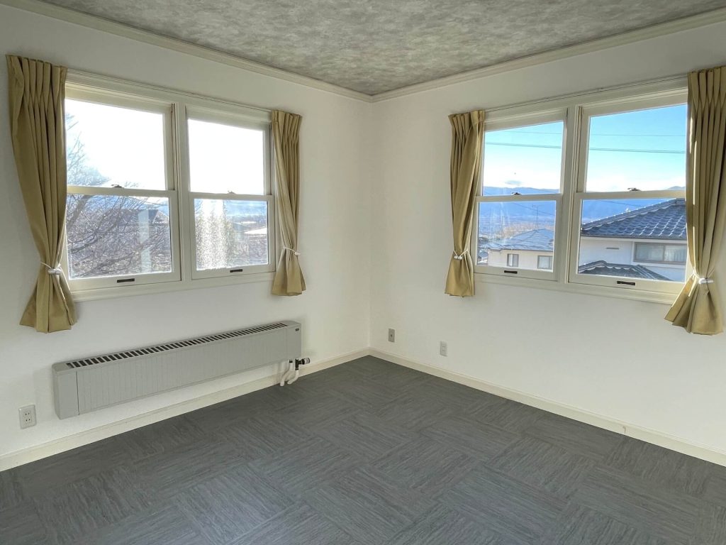 松本市内田中古一戸建ての2階洋室からは北アルプスが望めます